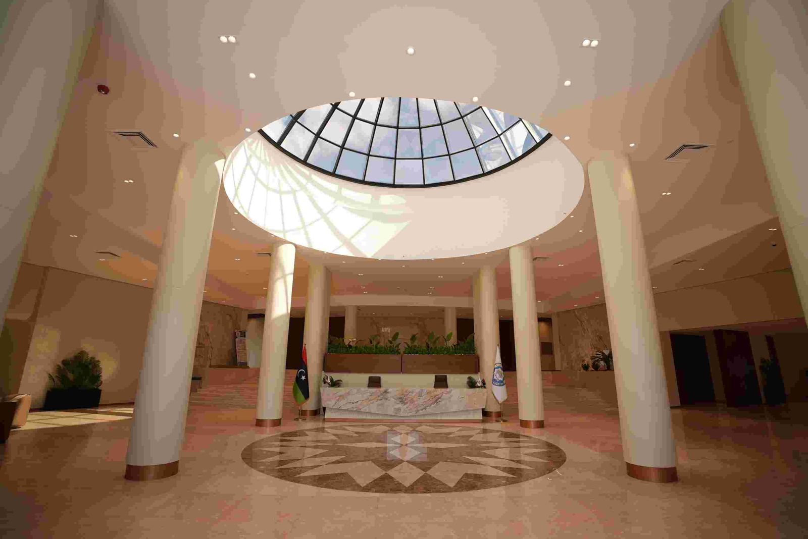 داخل القاعة